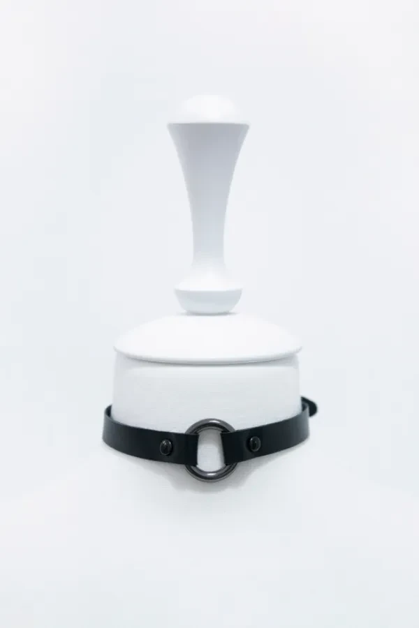 Чокер с темным кольцом