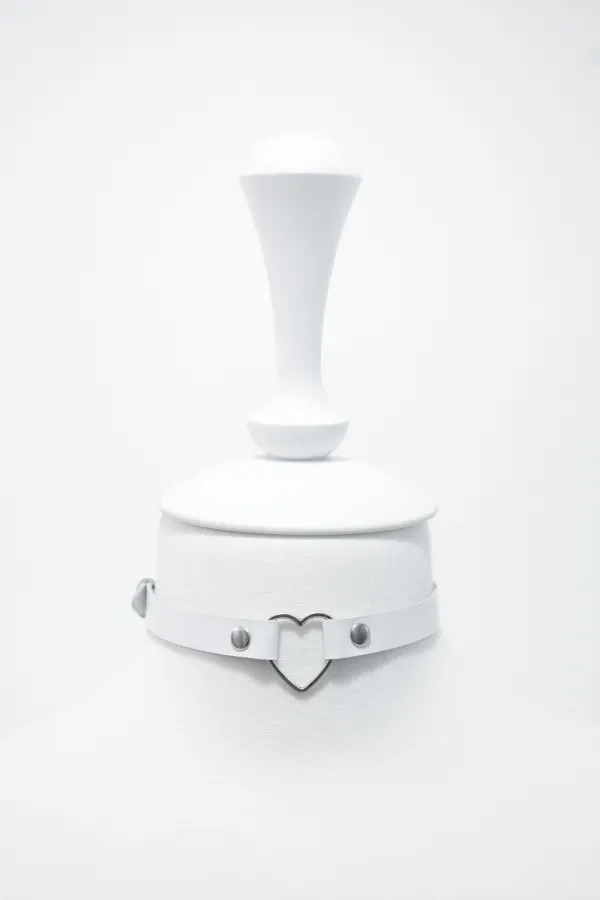 Чокер с сердечком (белый)